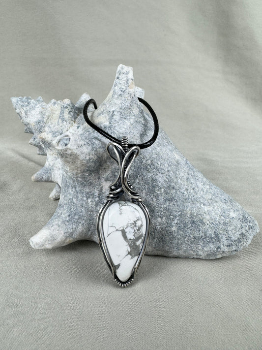 Howlite Pendant Necklace