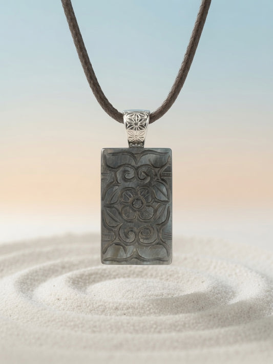 Mother of Pearl Pendant Necklace