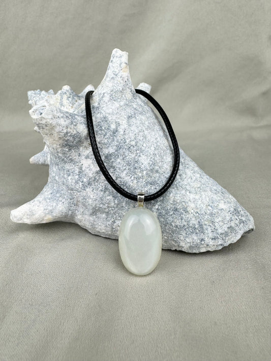 Silky Moonstone Pendant Necklace