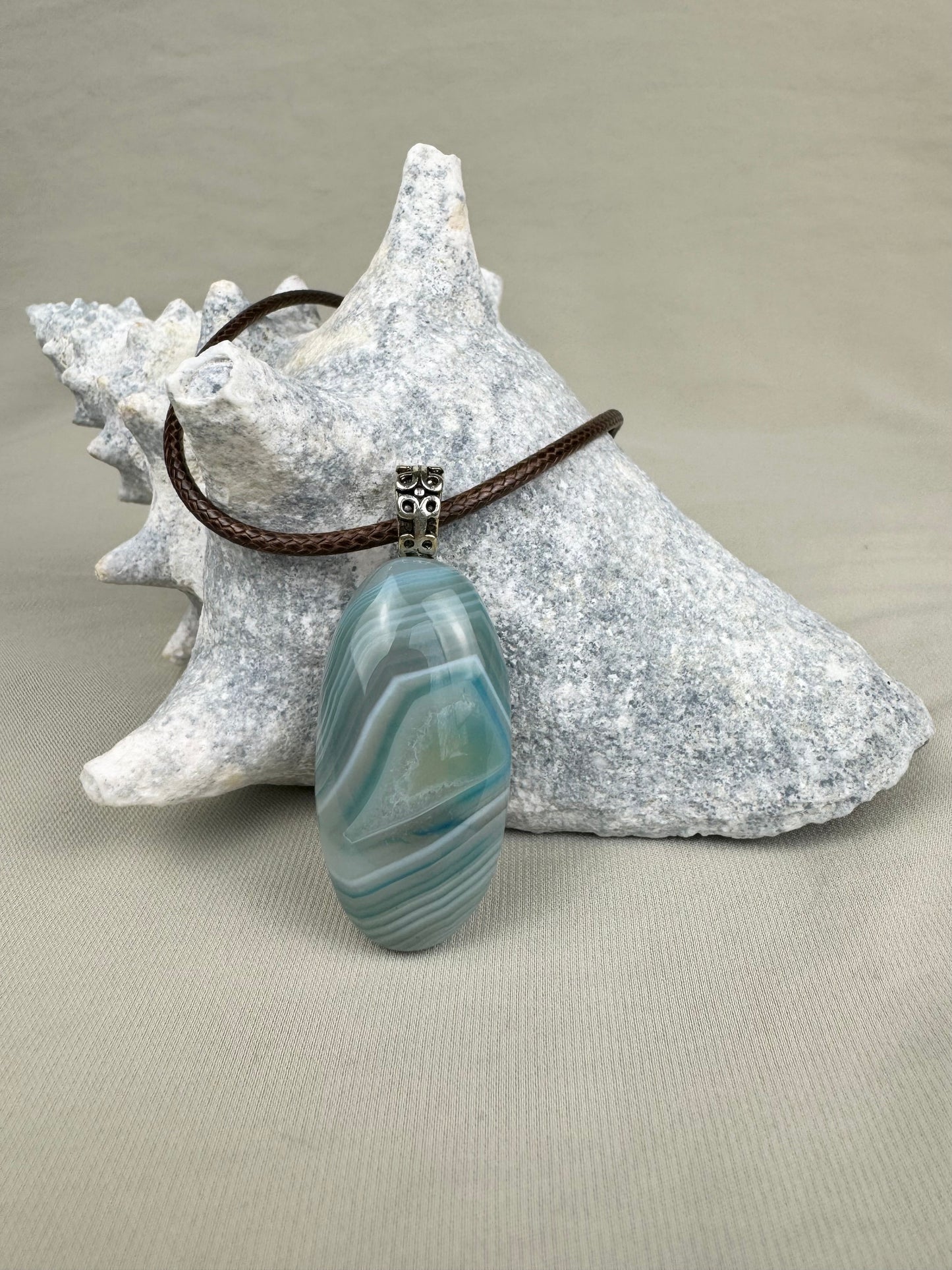 Dragon Vein Agate Pendant Necklace