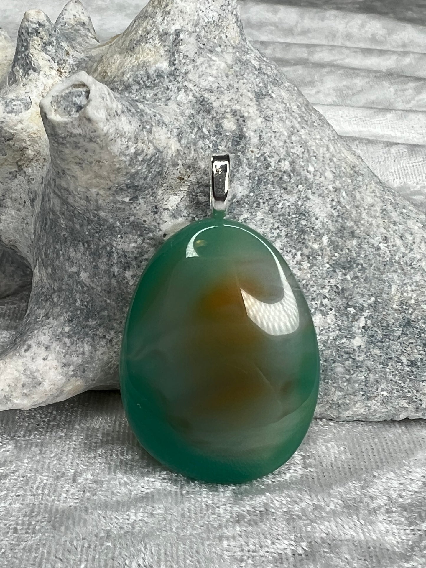 Dyed Window Agate Pendant Necklace