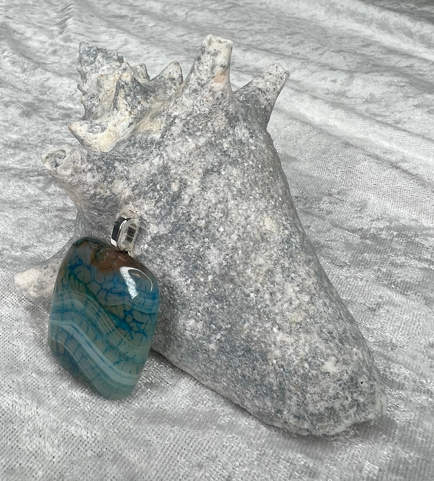 Dragon Vein Agate Pendant Necklace