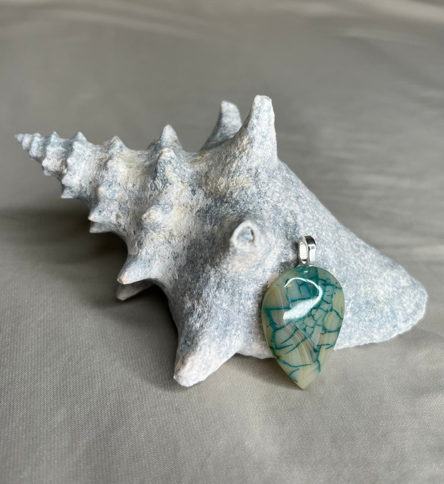 Dragon Vein Agate Pendant Necklace