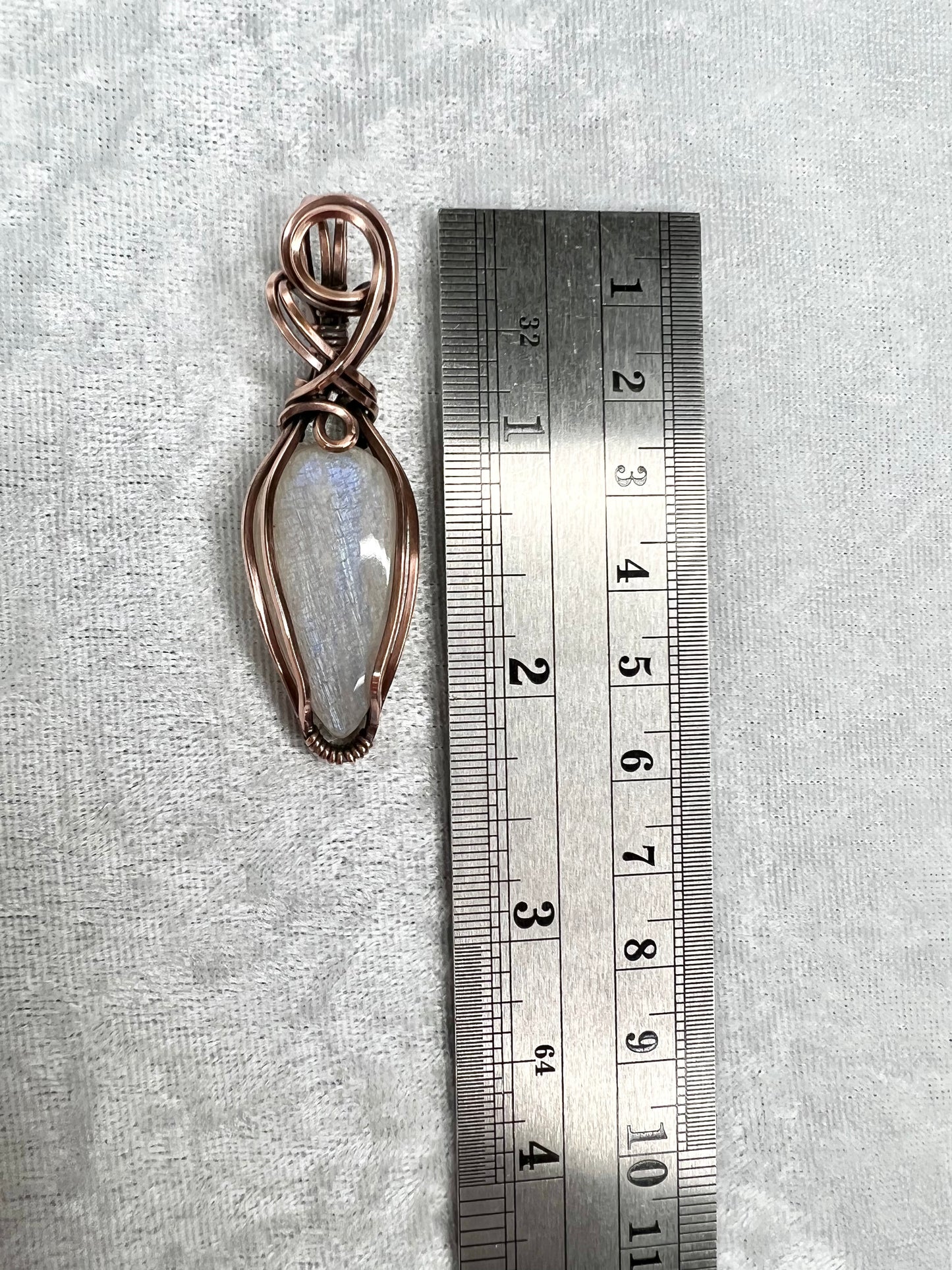 Flashy African Moonstone (Belomorite) Pendant Necklace