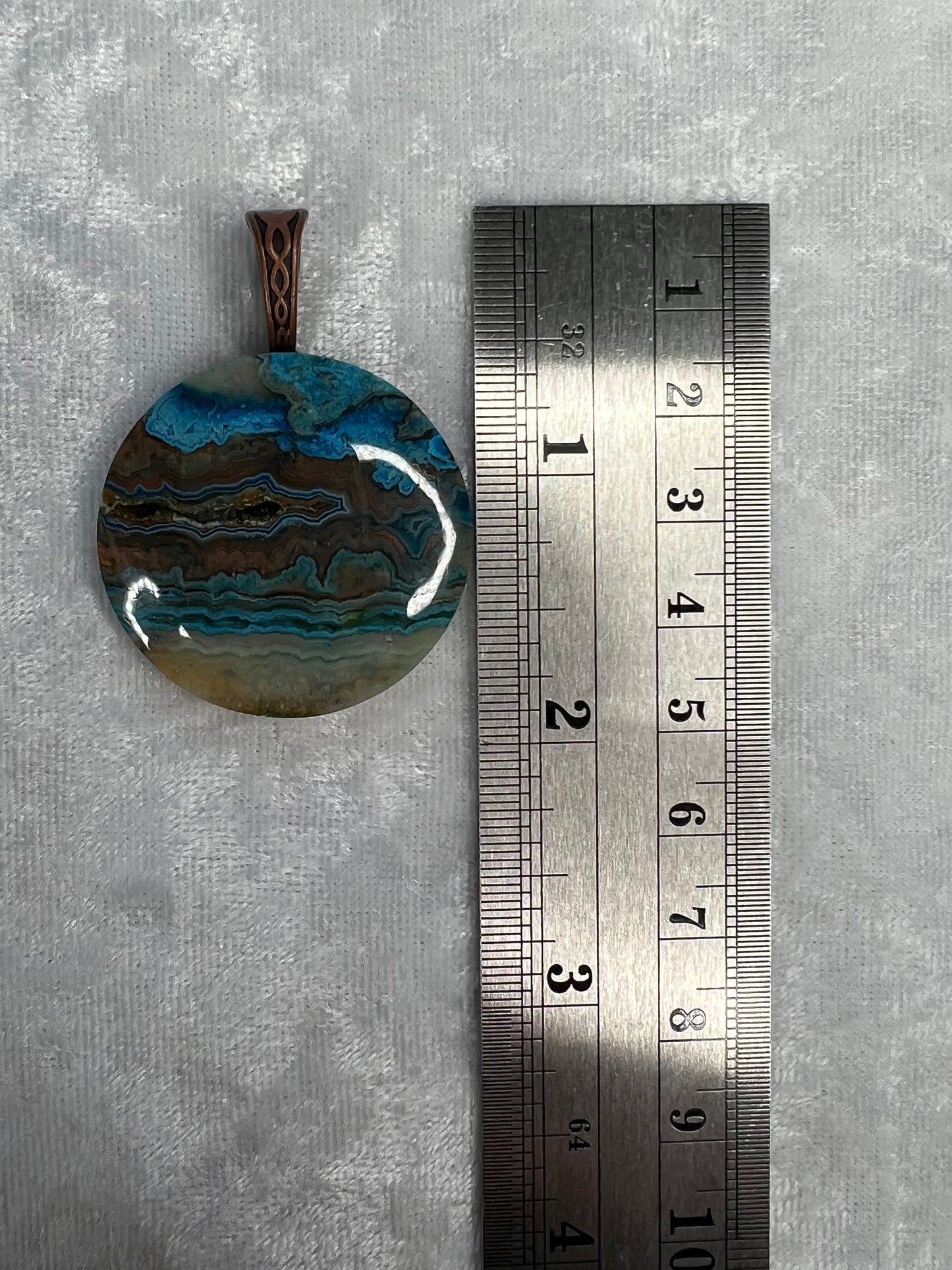 Fancy Lace Agate Round Pendant Necklace