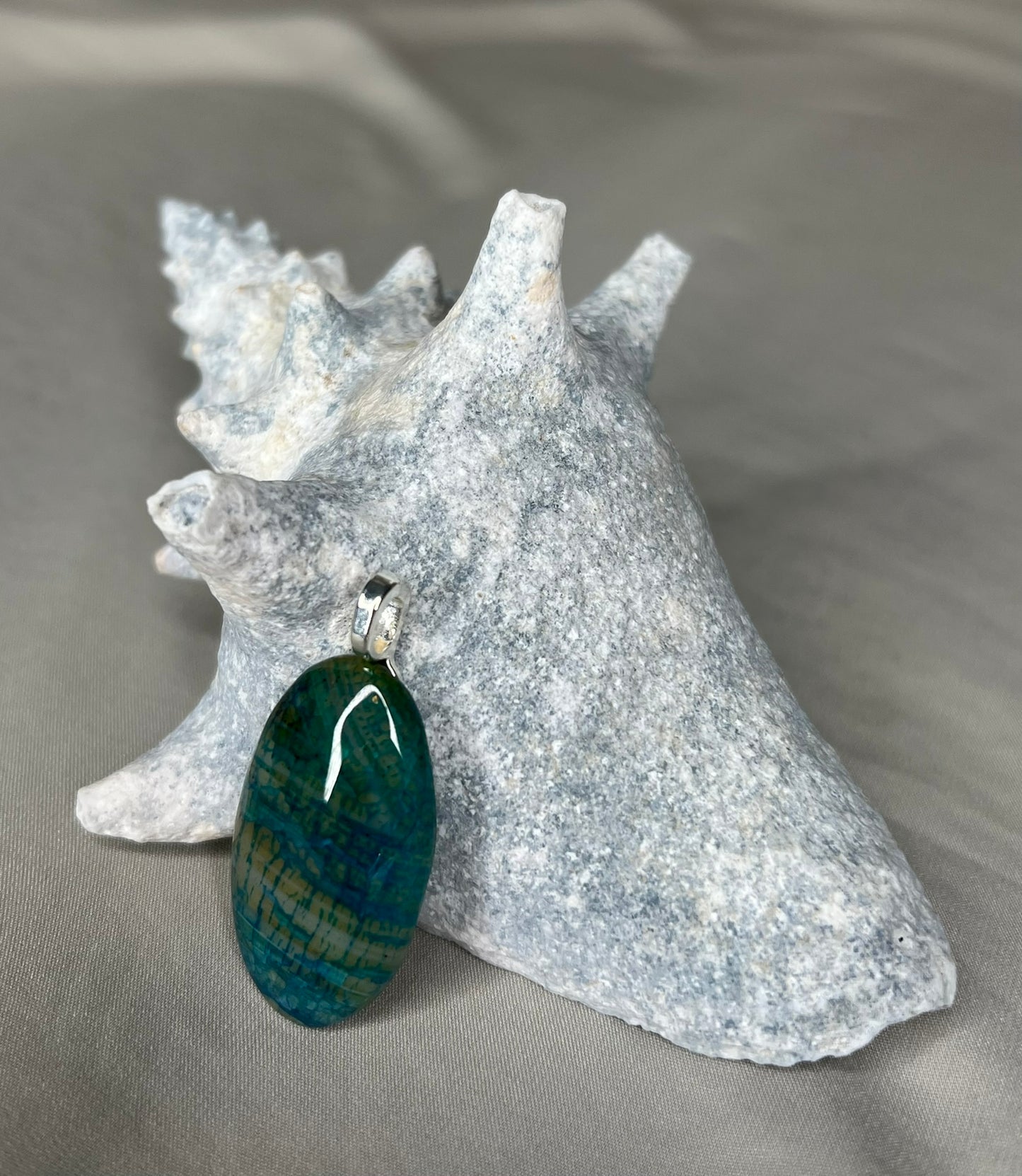 Dragon Vein Agate Pendant Necklace