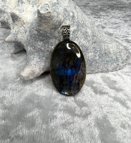 Blue Labradorite Pendant Necklace