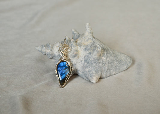 Blue Labradorite Pendant Necklace