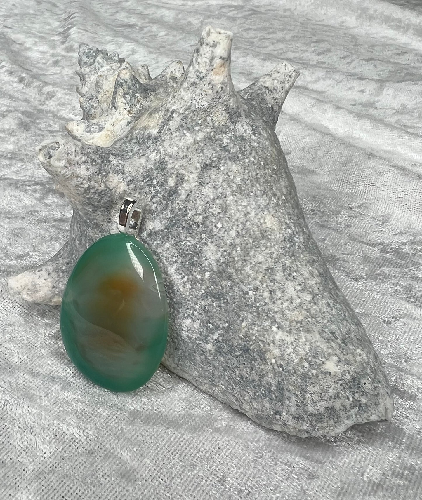 Dyed Window Agate Pendant Necklace