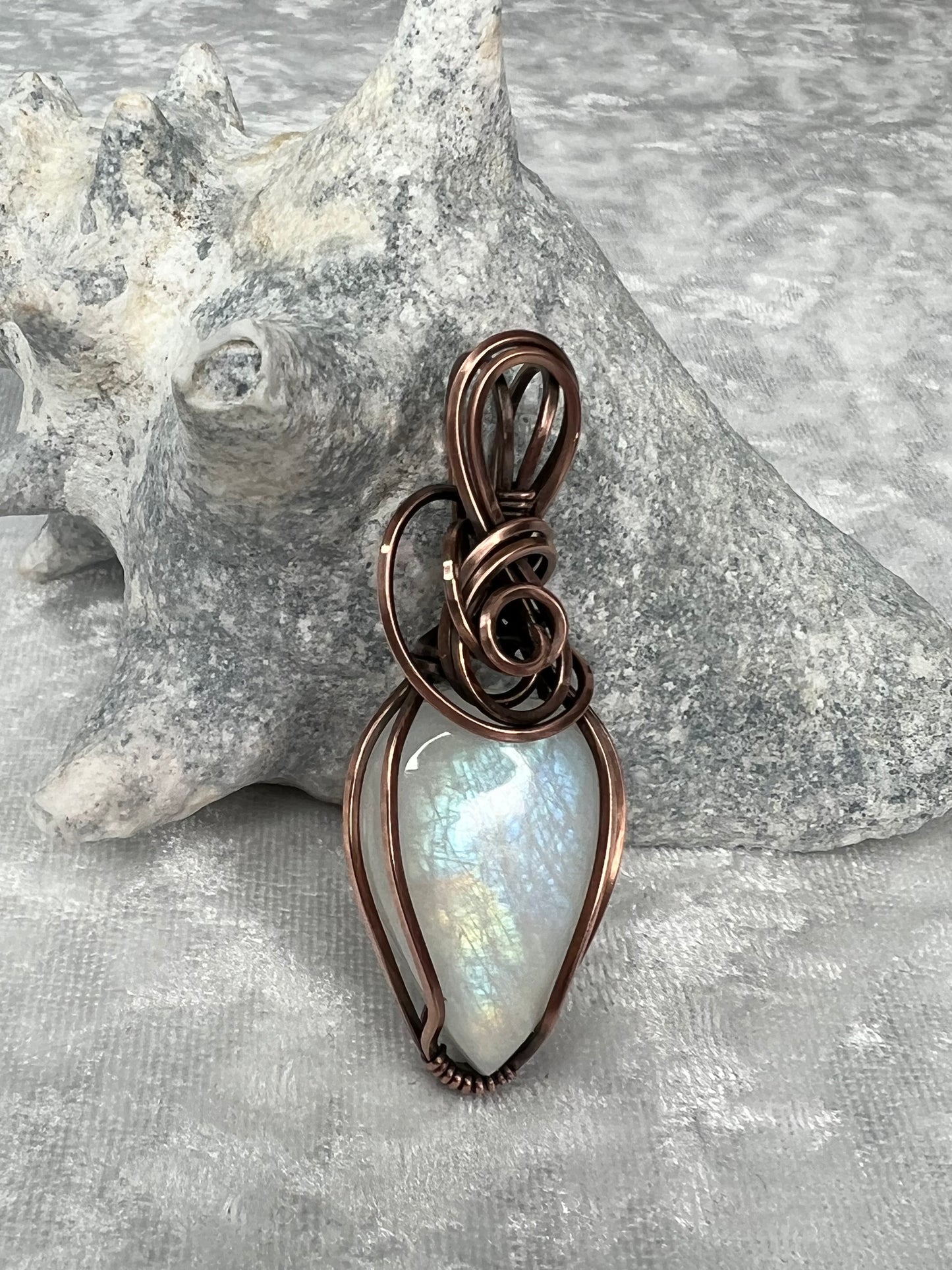 Flashy Moonstone Pendant Necklace