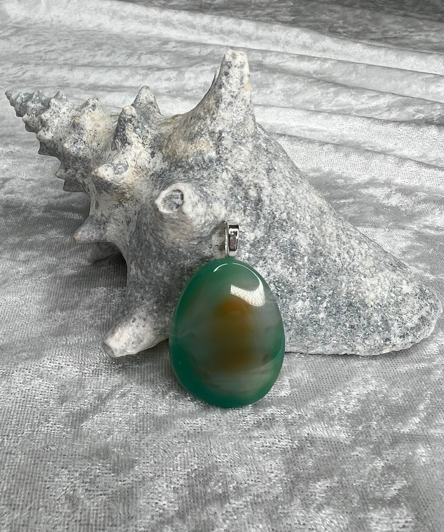 Dyed Window Agate Pendant Necklace