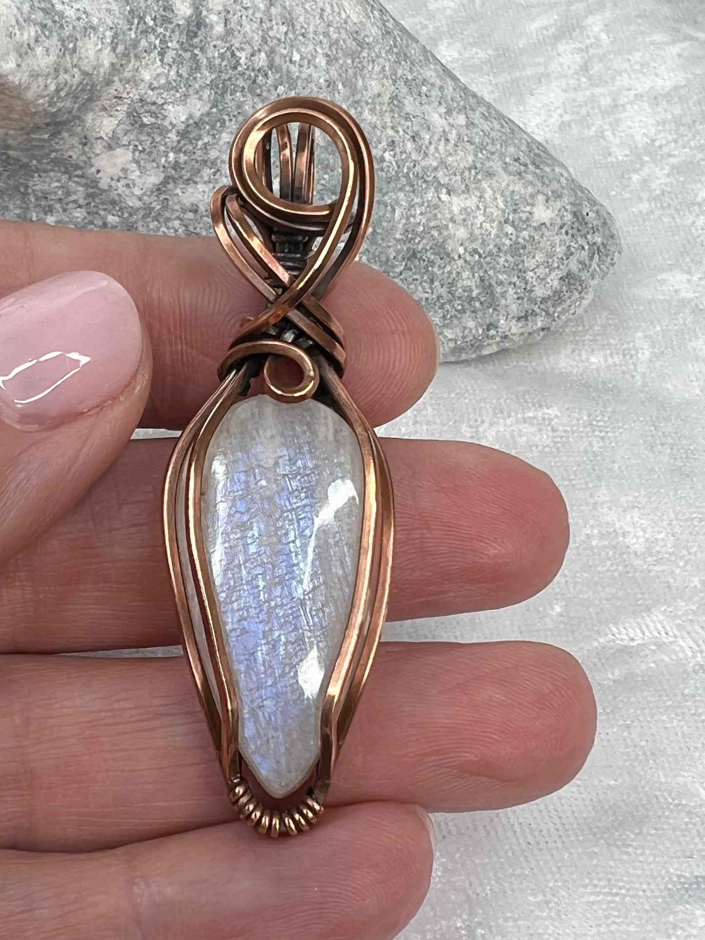 Flashy African Moonstone (Belomorite) Pendant Necklace