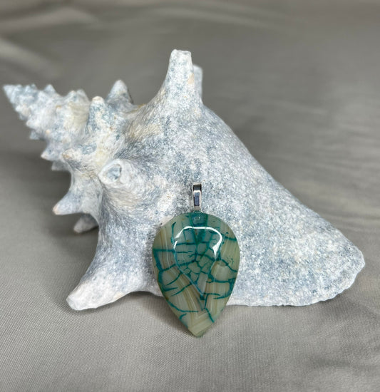 Dragon Vein Agate Pendant Necklace